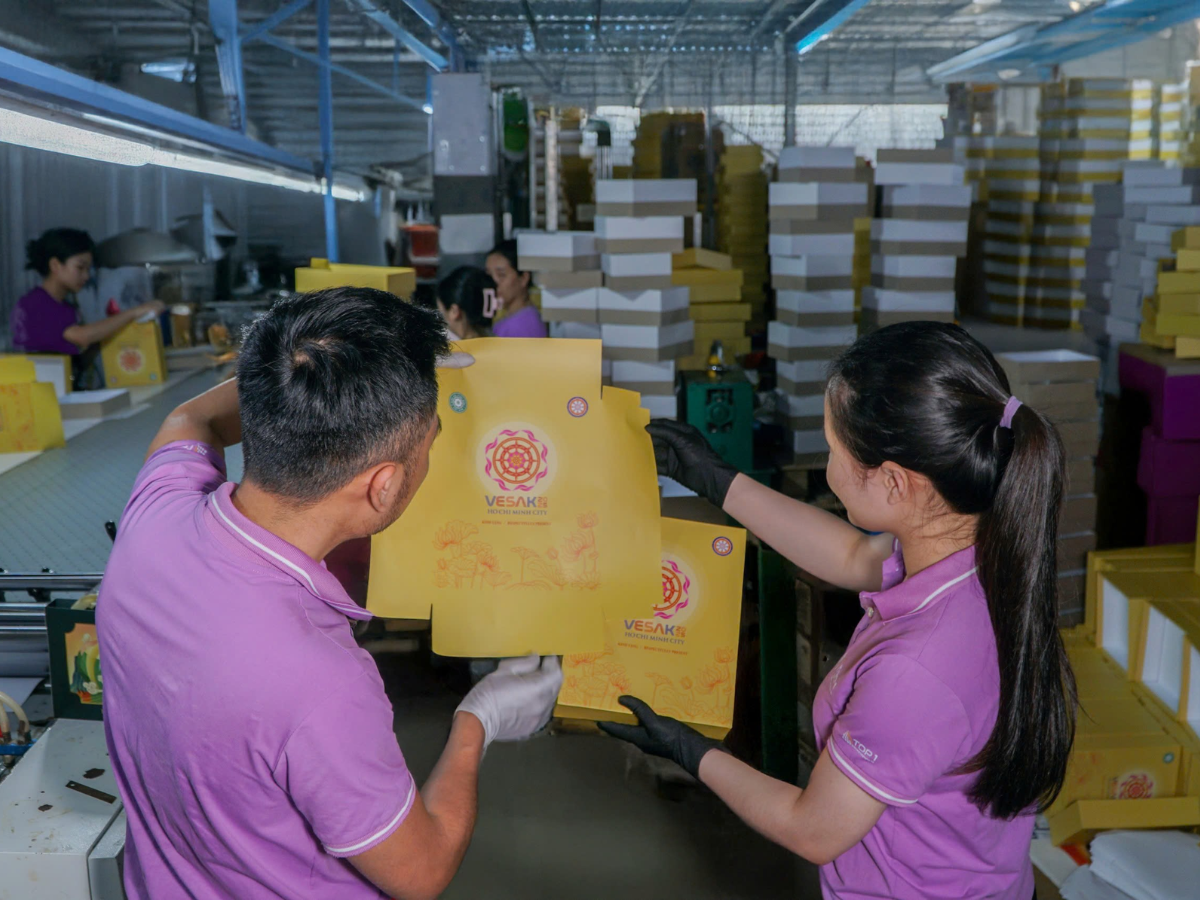 Hành trình tạo tác bộ quà tặng Vesak 2025 | Từ ý tưởng đến hiện thực tại Quatangcongnghe.vn