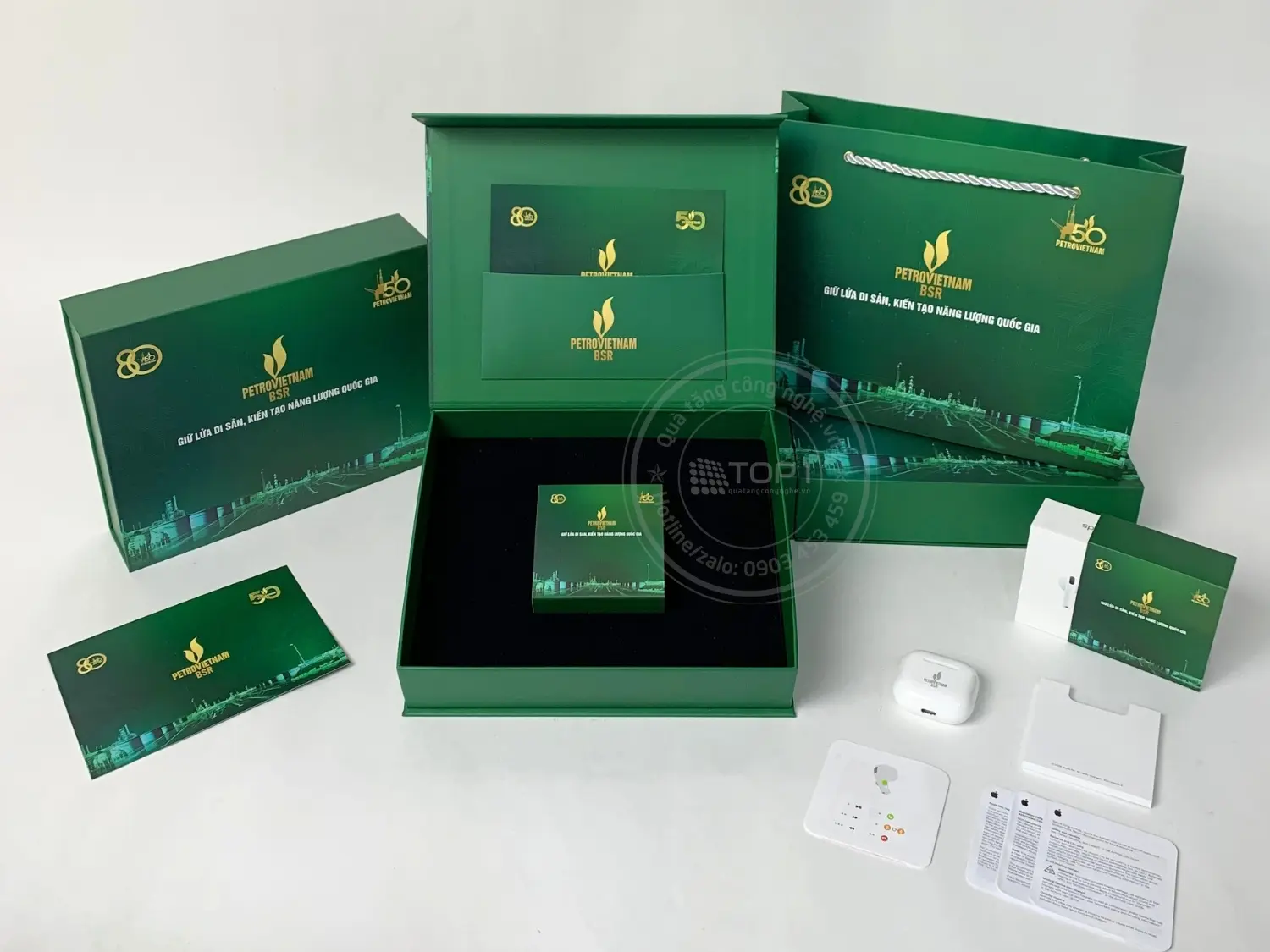 Set quà tặng sự kiện tai nghe Airpods 4 in logo SKP06