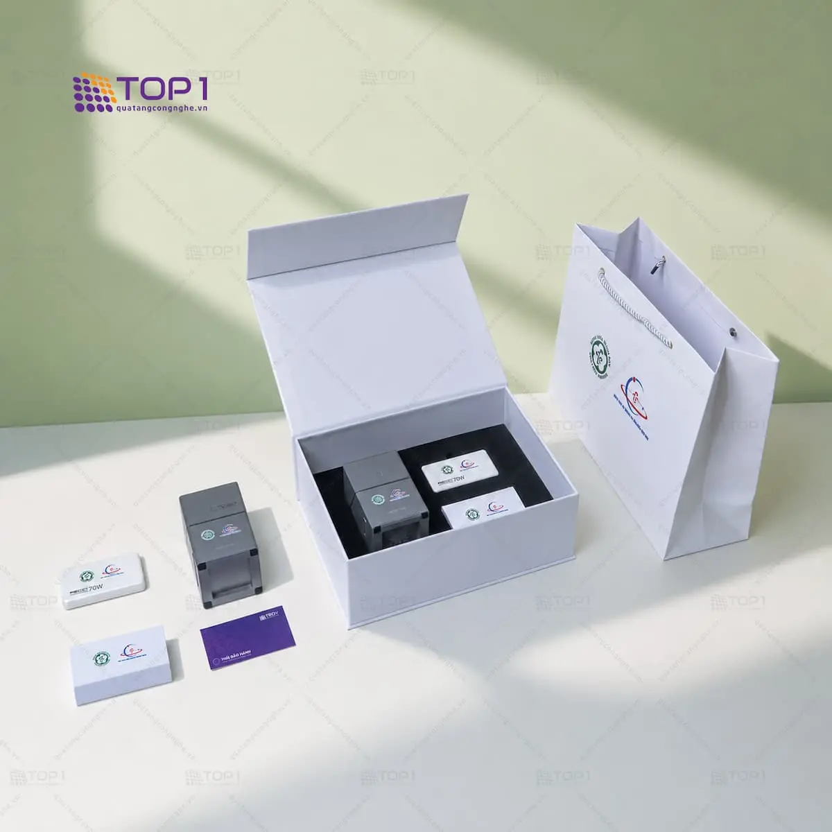 quà tặng in logo dịp 2/9 - đế sạc xoay Maxco MW11